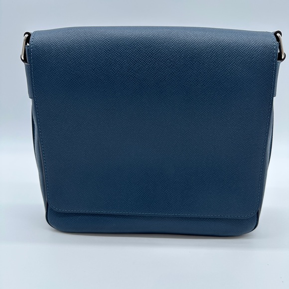 Louis Vuitton Roman PM Measenger Bag Taiga  Leather in Ocean Brand new With Tags - Picture 2 of 13